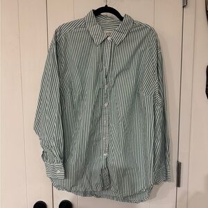 Universal Thread Women's Green and White Striped Button Down Shirt